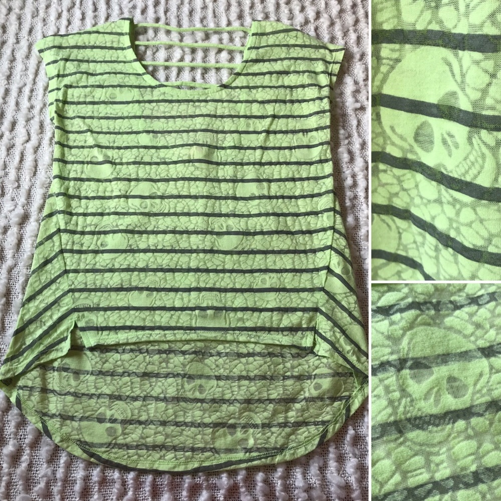 Derek Heart Striped Tunic With Skulls Size Medium